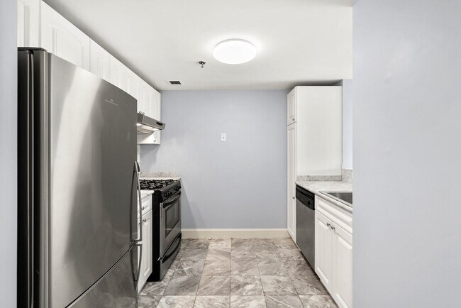 Photo - 15 N Beacon St Unidad U906