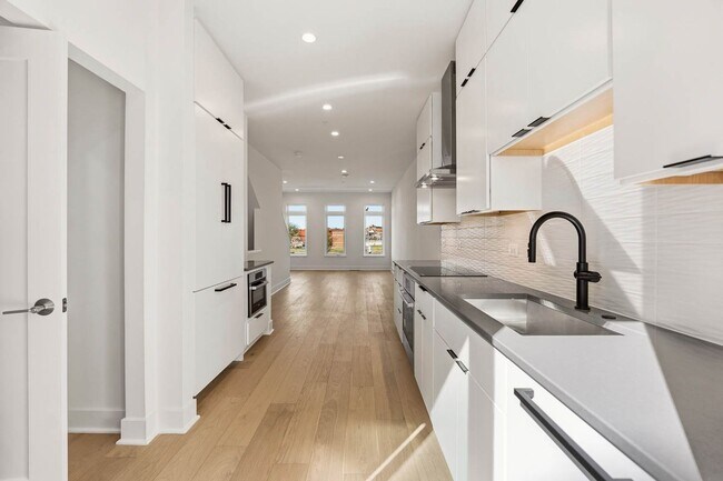 Photo - Reservoir District Townhome | 3 Bed + Den | 3.5 Bath | 1,800 Sf | Large Private Rooftop Deck & Ba...