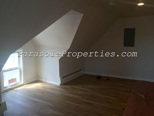 Photo - 704 Cooney St