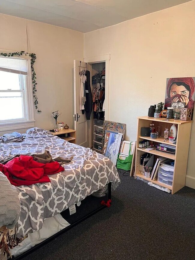 Photo - 9 MONTH LEASE - 12th and Lincoln