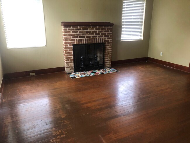 Photo - 705 W Robert St