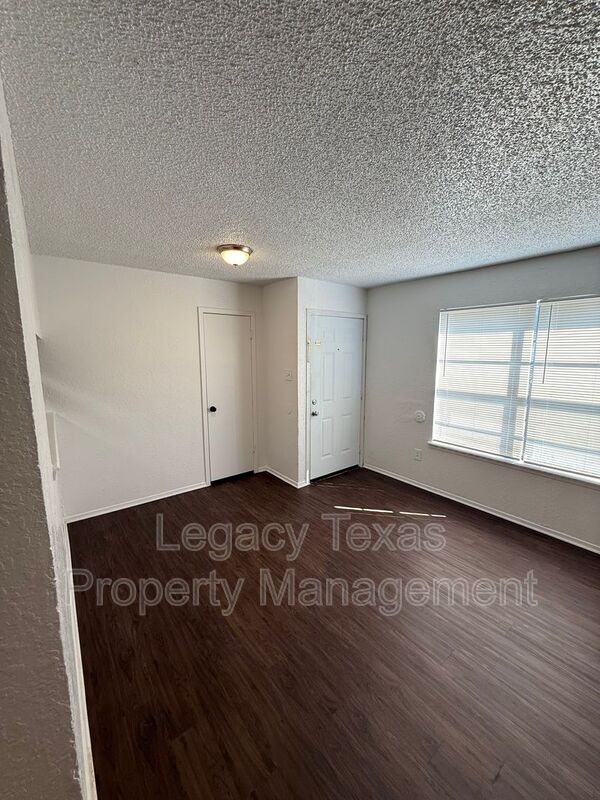 Photo - 1715 Short St Unit B