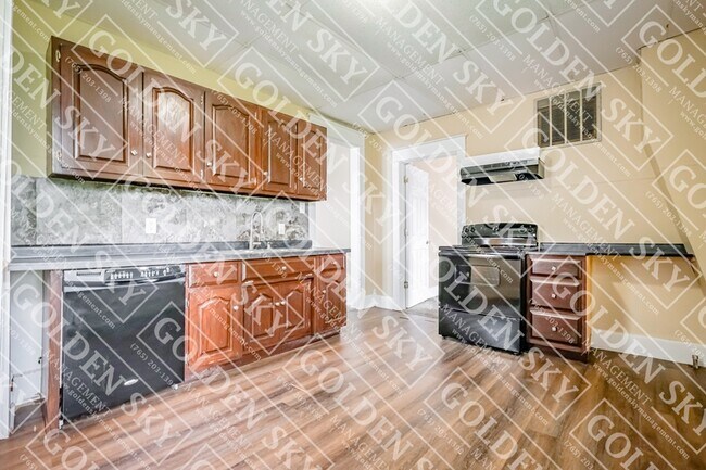 Photo - 907 S Beacon St