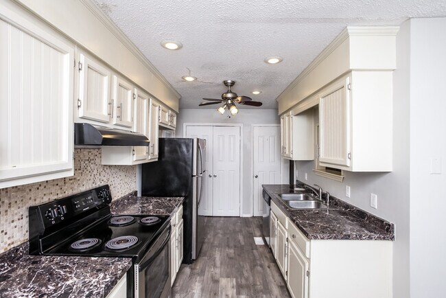 Photo - 106 Maid Stone Ct