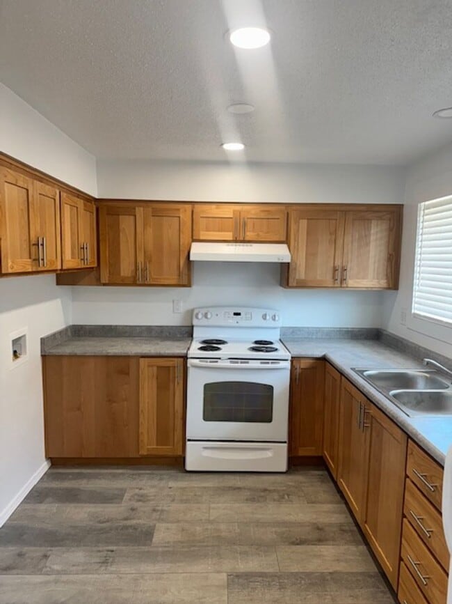 Photo - 1116-1118 STEVENS Unit 1116