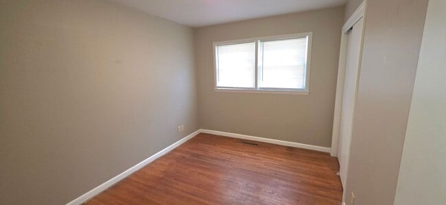 Photo - Nice brick 3 bedroom home! $1250! Large fenced yard!