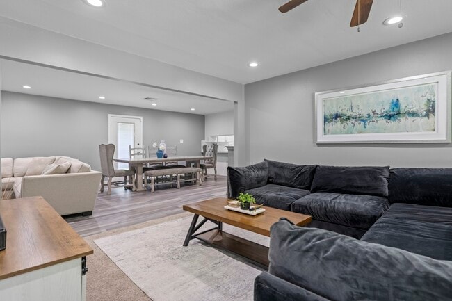 Photo - 5651 Ludington Dr