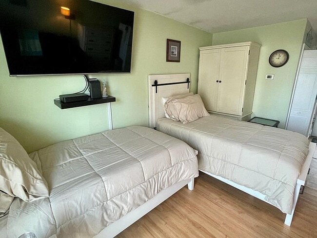 Building Photo - 933 Ocean Blvd Unit 22