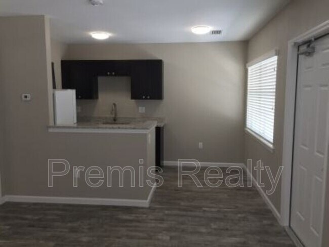Photo - 1186 Grove St
