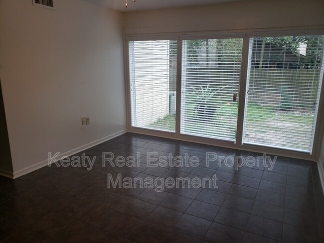 Photo - 809 Fox Run Ave
