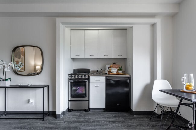 Studio, 1BA - 400 SF