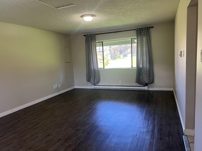 Photo - 2325 Bowen Rd