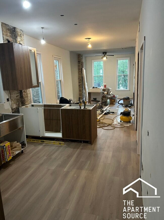 Building Photo - 2206 W Erie St Unit 3 Rental