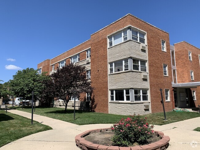 Building Photo - 2411 W Balmoral Ave Rental