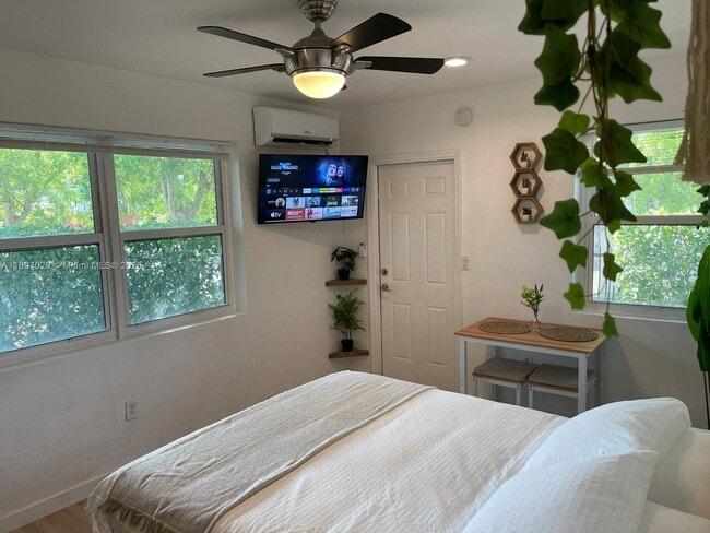 Photo - 6855 NE 5th Ave Unidad A