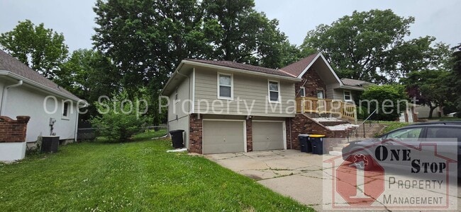 Photo - Charming 3 Bedroom, 2 Bathroom, 2 Car Garage Home in Parkville