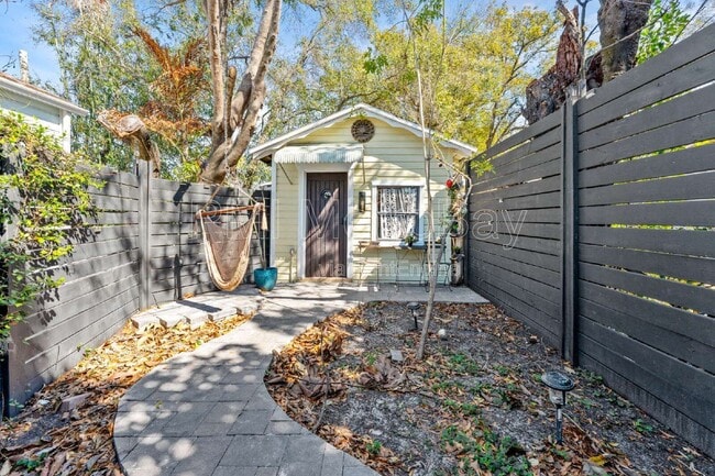 Building Photo - 8505 N Lamar Ave Unit B