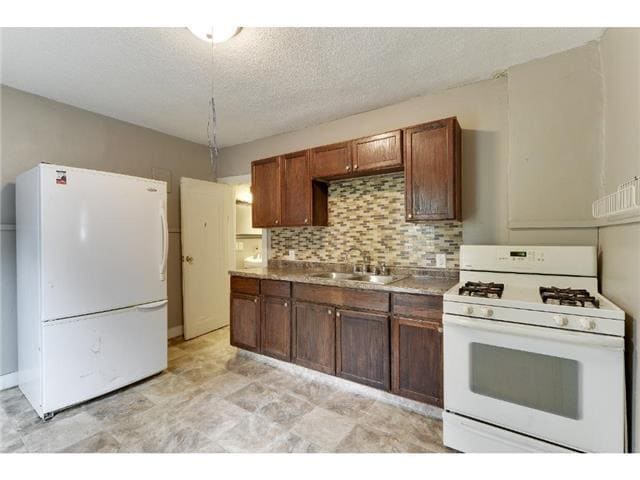 Photo - Large 5 Bedroom 2 Bathroom Home in Saint Paul!!