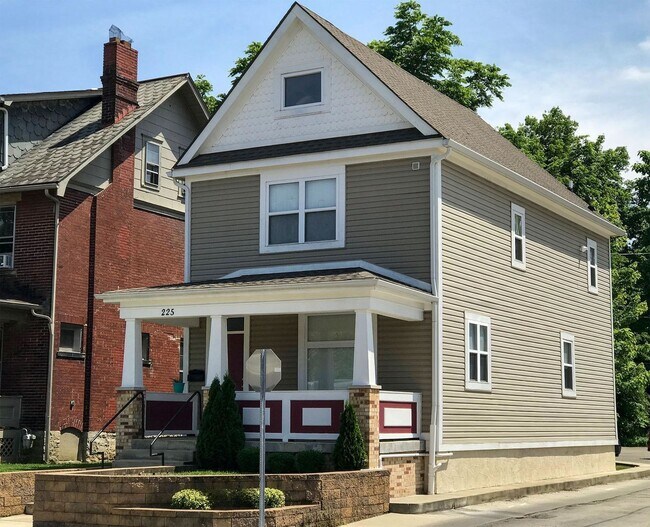 Building Photo - 225 E 11th Ave