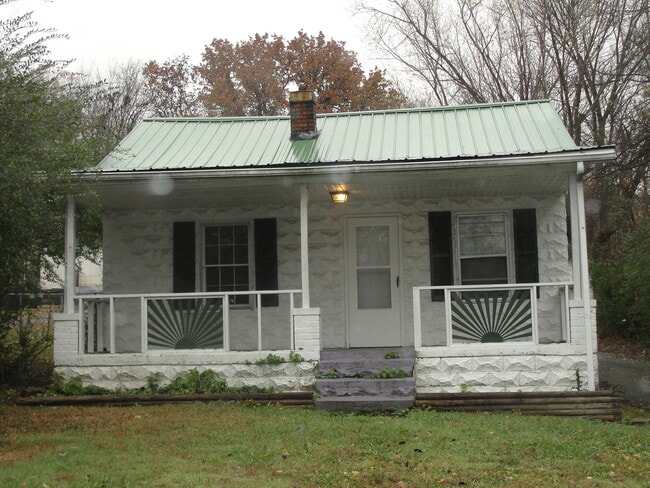 2103 Hwy 47