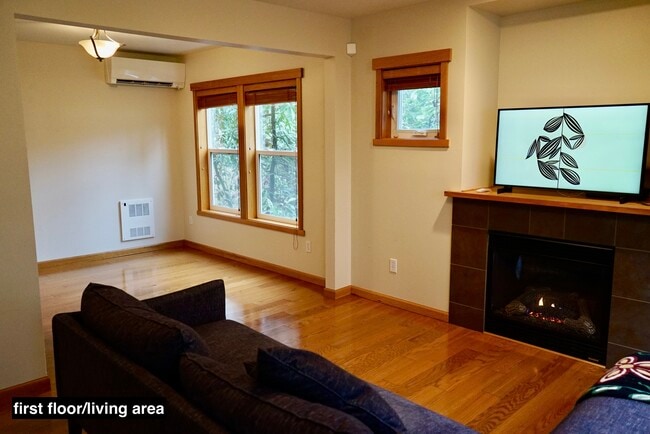 Photo - 3010B NE 137th St