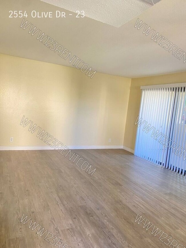 Photo - 2554 Olive Dr