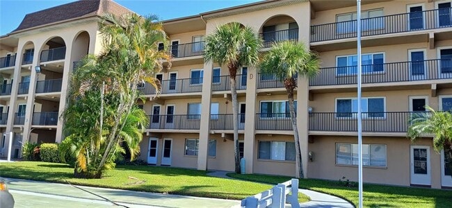 Building Photo - 2525 W Bay Dr Unit D23