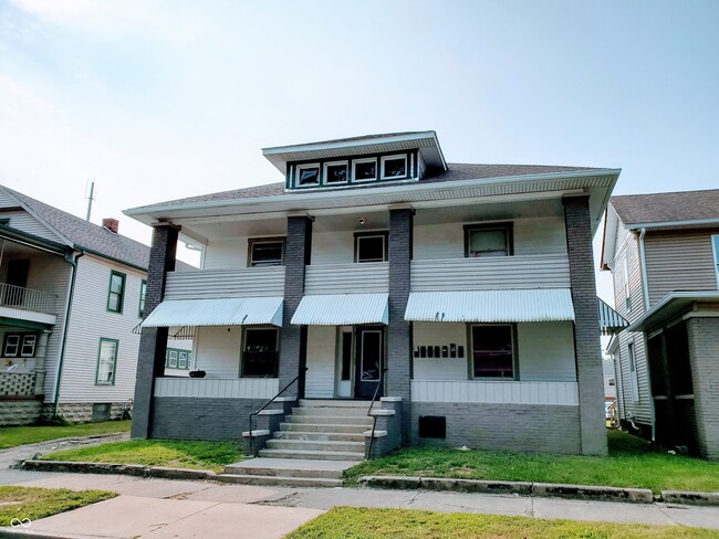 Building Photo - 129 W Hendricks St Unit 2