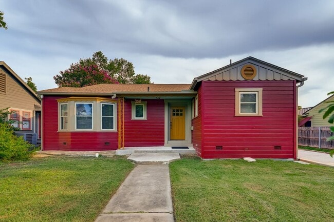 Building Photo - Minutes From Woodlawn Lake Rental
