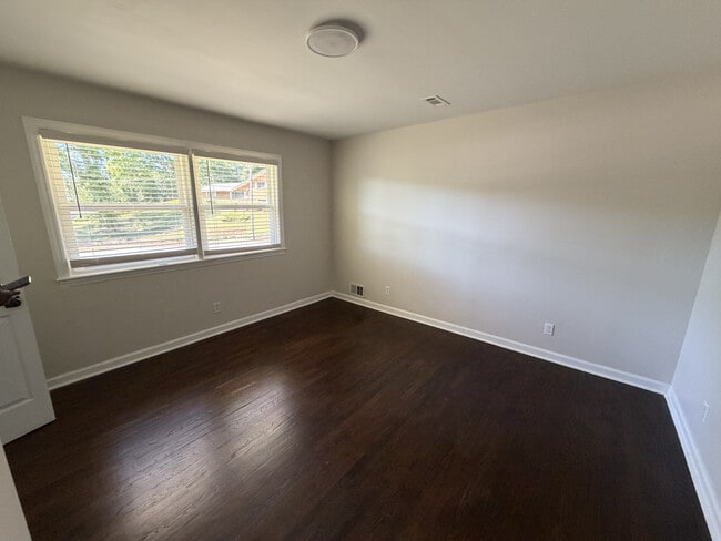 Building Photo - 3255 Columbia Woods Dr