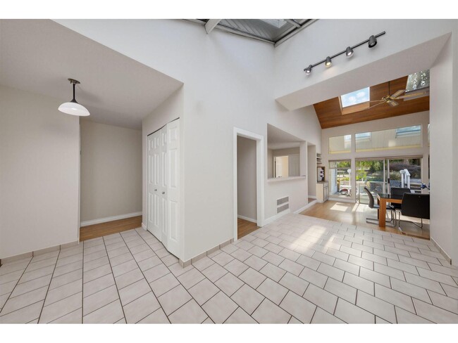 Photo - 17138-1726A 26a Ave