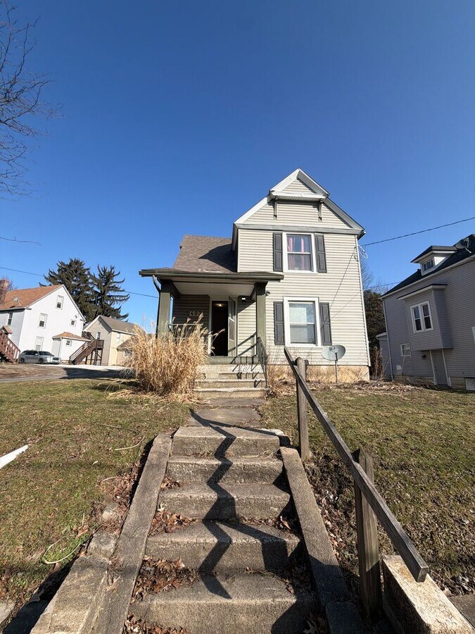 Photo - 493 Gage St Unidad Down