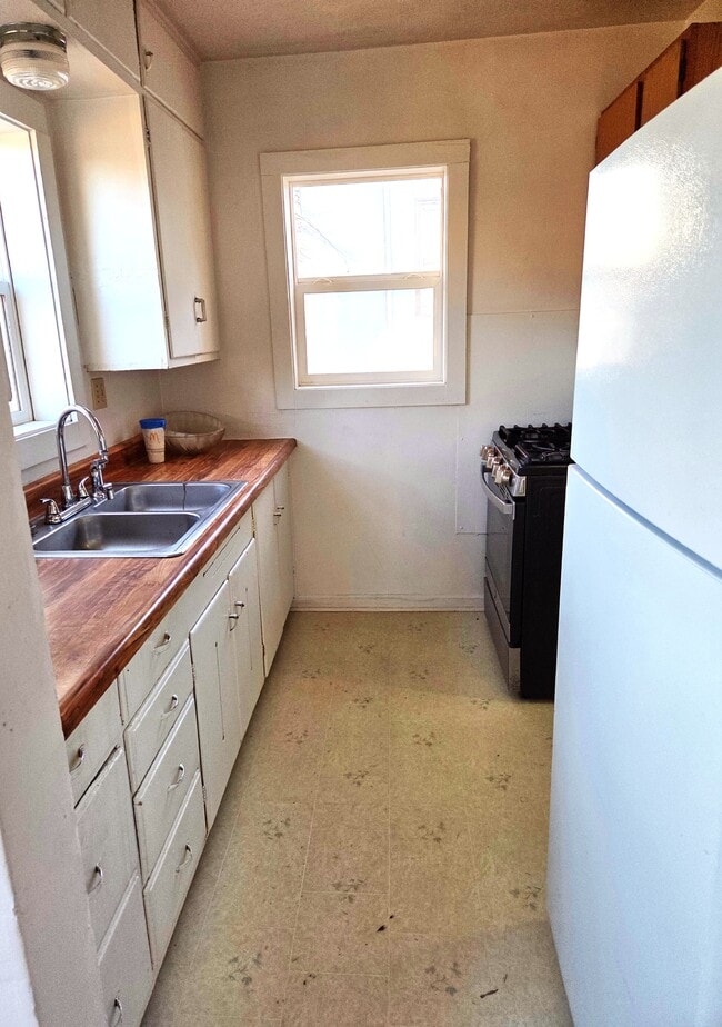 Photo - 933 Custer Ave