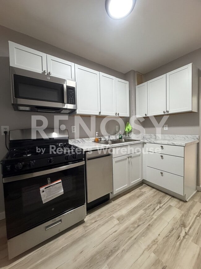 Photo - 2925 2nd Ave S