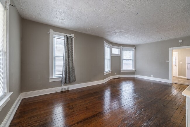 Photo - 3 Bedroom Midtown Home!