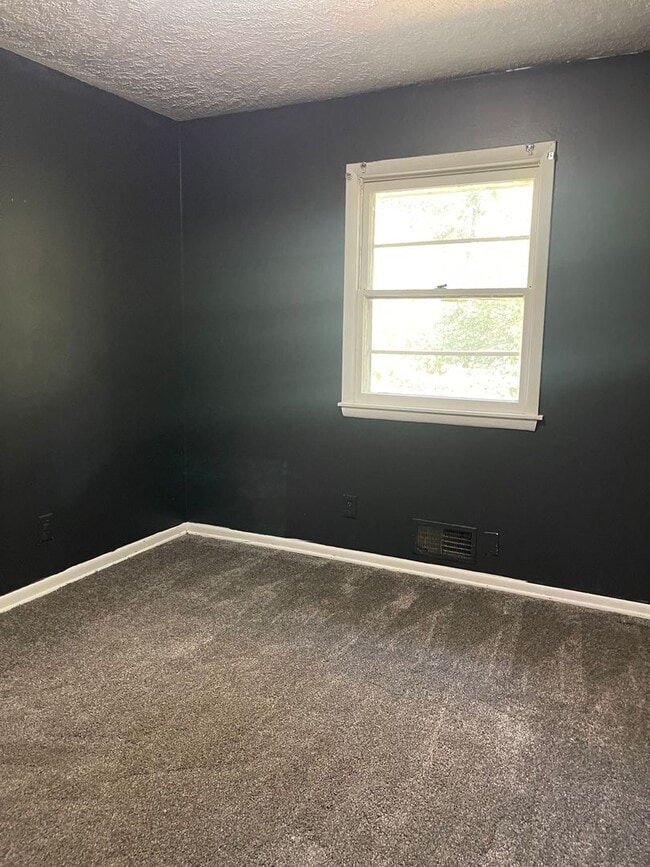Photo - Spacious 2 Bedroom Home!