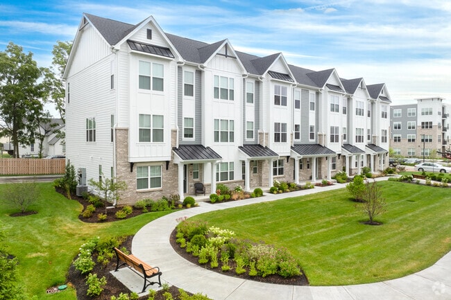 Enclave Crystal Lake Townhomes and Apartments