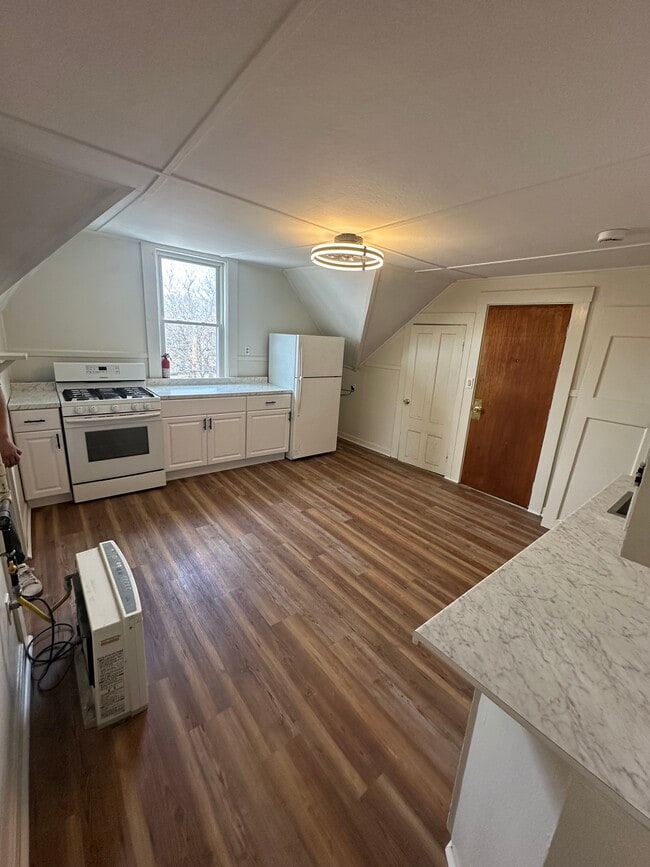 Photo - 446 Coe St Unit 3