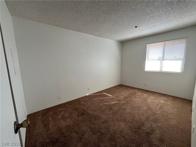 1381 E University Ave. Unit 304