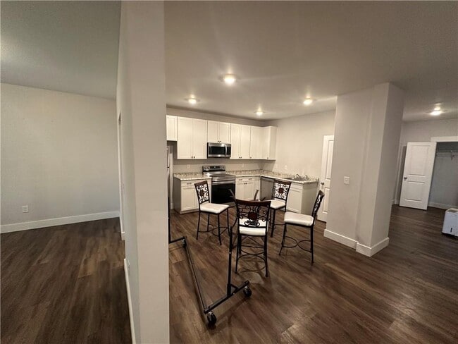 Photo - 370 Crestbrook Ln