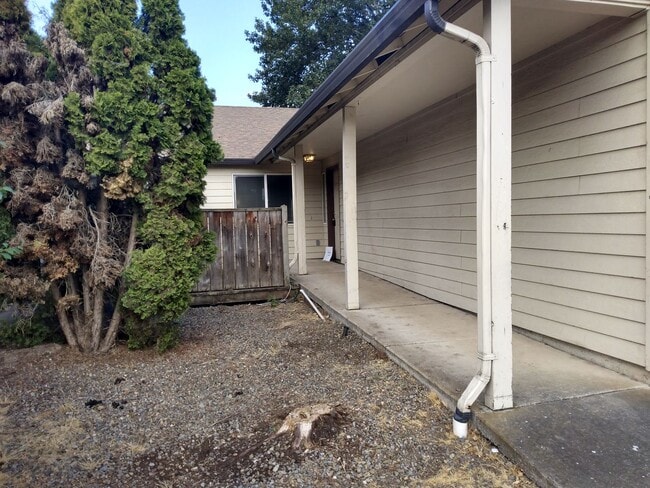 Building Photo - 1344br Unit 1348