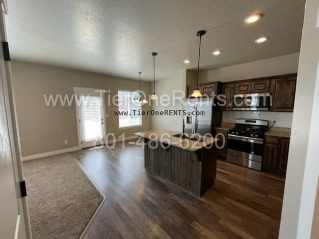 Photo - No deposit option for qualified renters