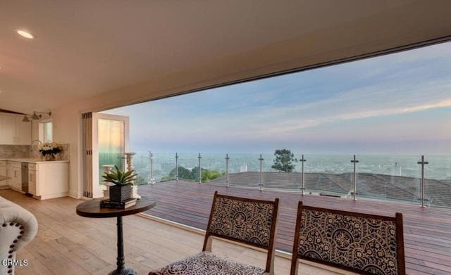 Building Photo - 3026 Hilltop Dr