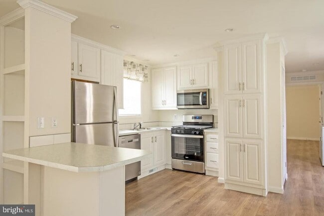 6 Greenwood Cir