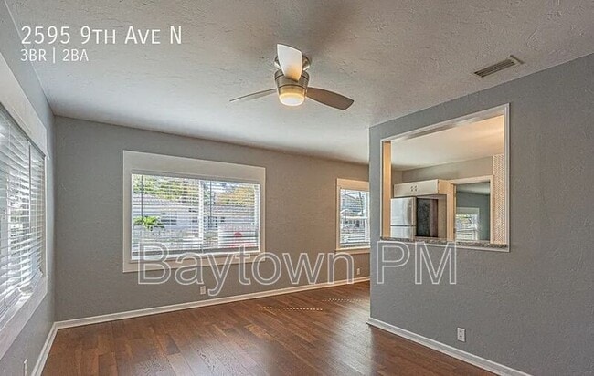 Photo - 2595 9th Ave N
