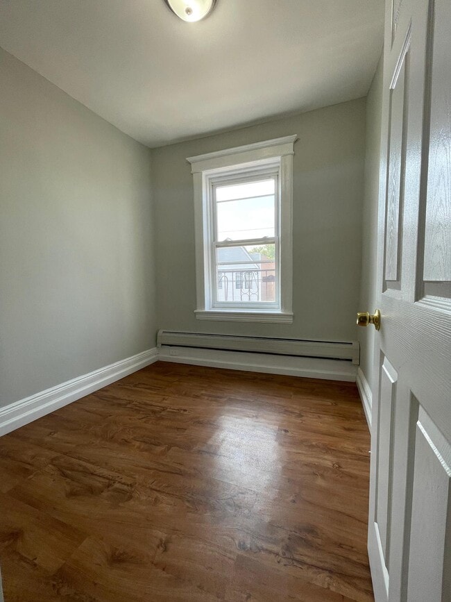 184 Garfield Ave 8 - 180 Garfield Ave Unit 4