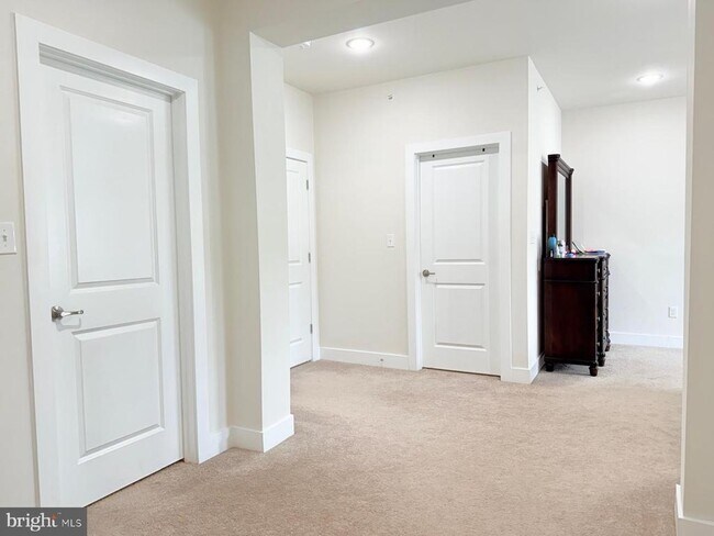 Photo - 161 Livingston Ln