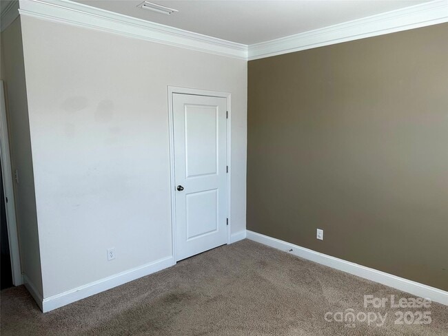 Photo - 340 Secretariat Dr