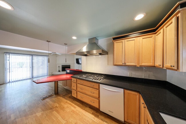 Photo - 7608 E 4th St