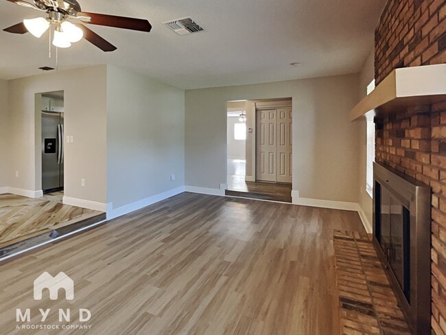 Photo - 2040 De Carlo Ave